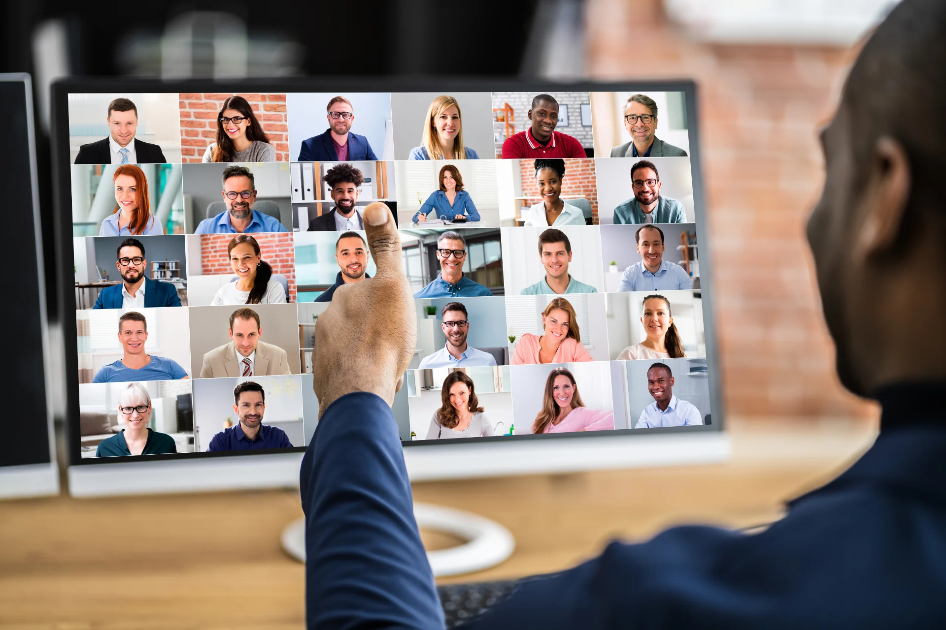 Large-Scale Webinars and Lecture Broadcasts
